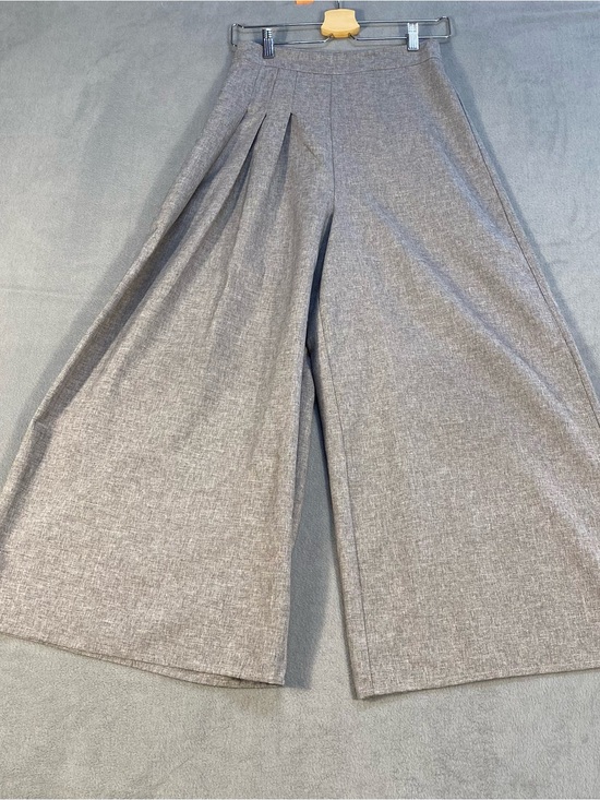 SHEIN Pants - Women’s Wide Leg Pleated Women's Pants in Light Gray, side zipper, size 4